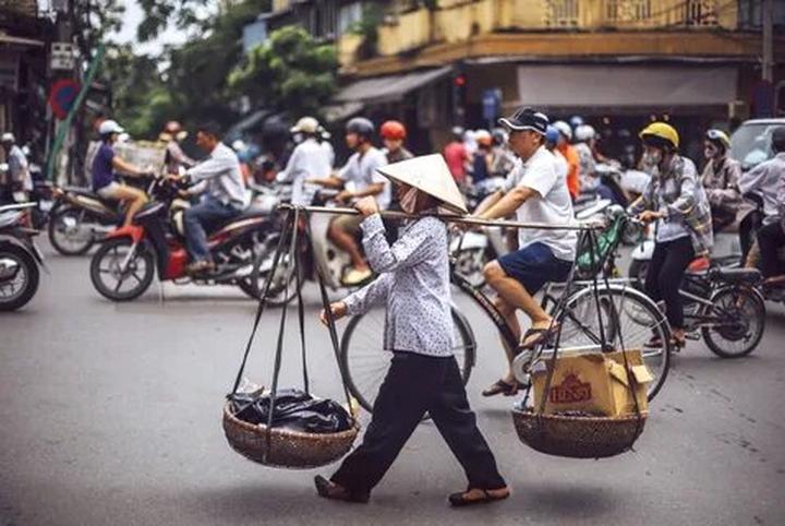 Các nhà khoa học phân tích - Cảm hứng video marketing từ Hotspot Matrix